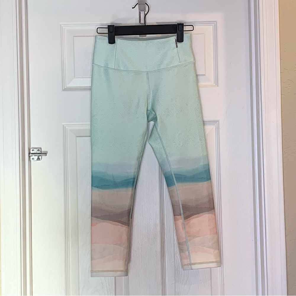 Calia By Carrie Underwood Landscape Mint Green Workout Capris Size XS